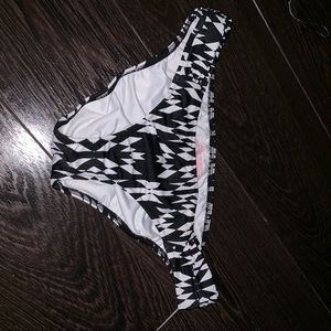 VS geometric pattern bathing suit bottoms